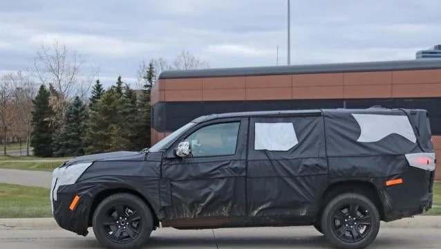 2021-Jeep-Wagoneer-spy-photos