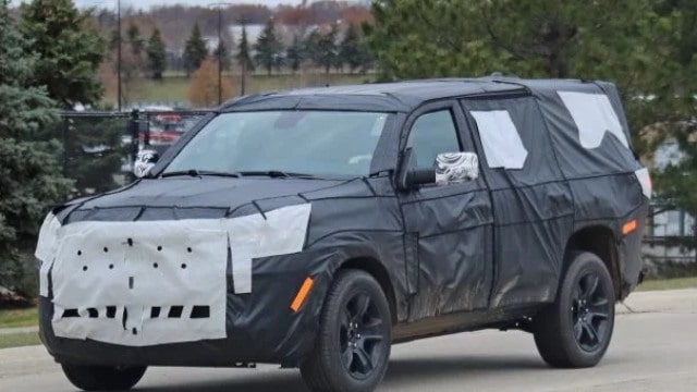 2021-Jeep-Wagoneer-spy-shots-1